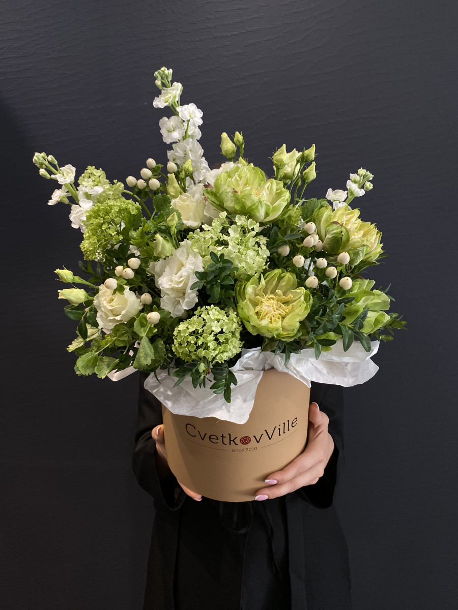 Коробка с цветами "Парижский шик"