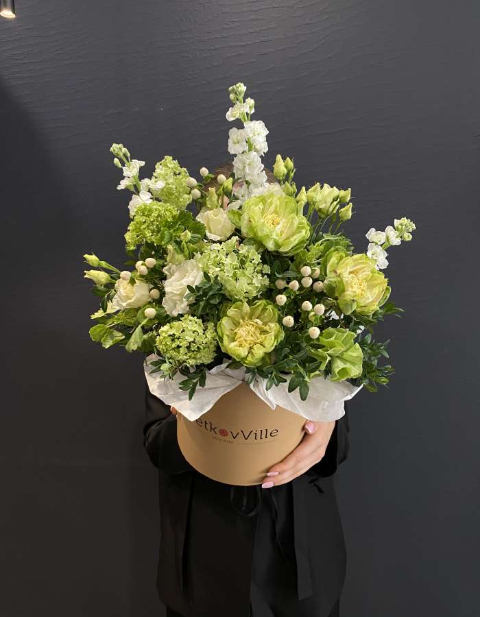 Коробка с цветами "Парижский шик"