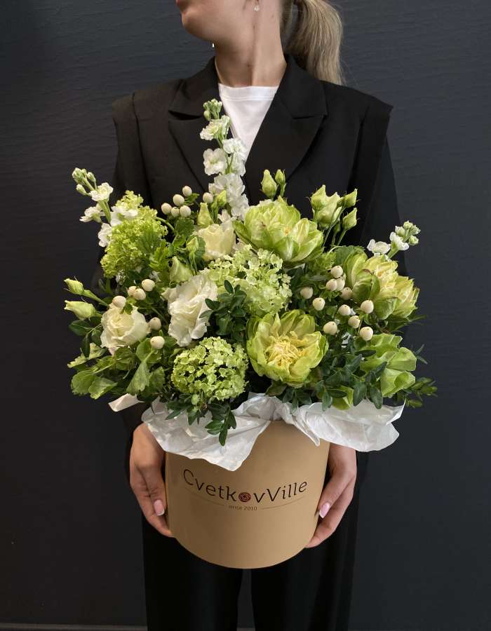 Коробка с цветами "Парижский шик"