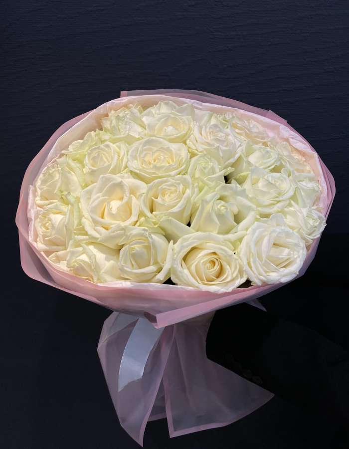 Букет из белых роз сорта Аваланж(Avalanche) "В саду грез"