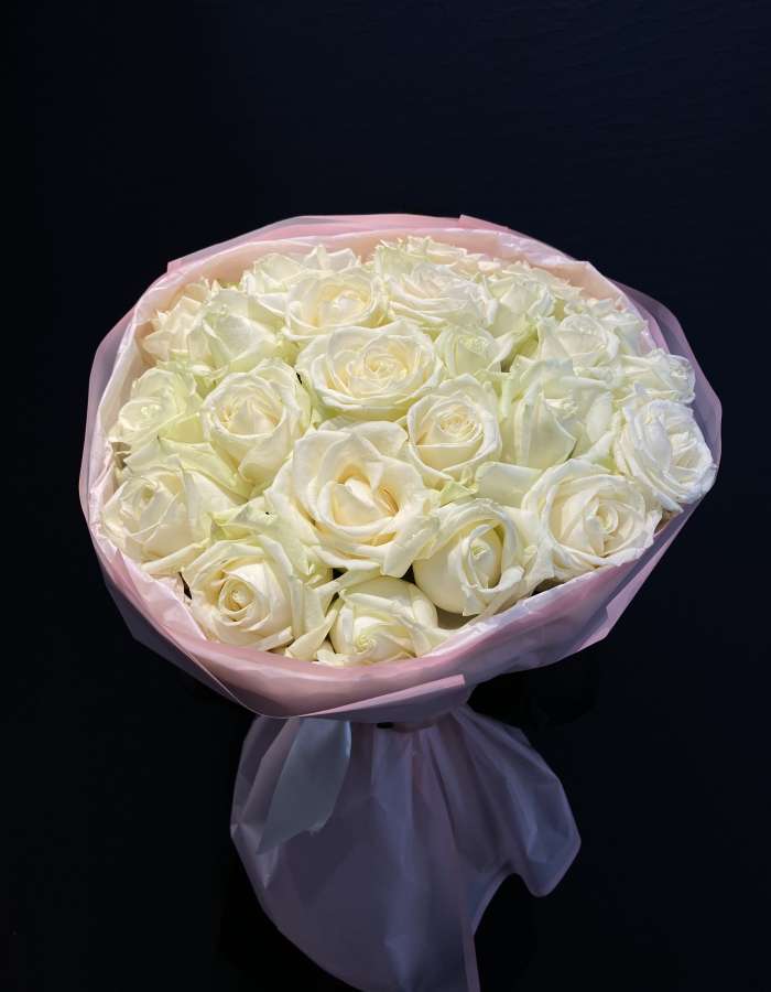 Букет из белых роз сорта Аваланж(Avalanche) "В саду грез"