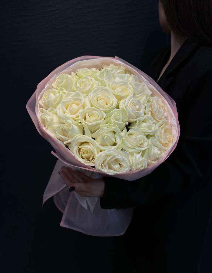 Букет из белых роз сорта Аваланж(Avalanche) "В саду грез"