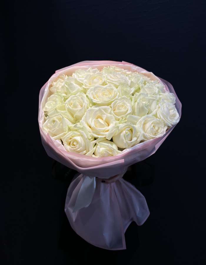 Букет из белых роз сорта Аваланж(Avalanche) "В саду грез"