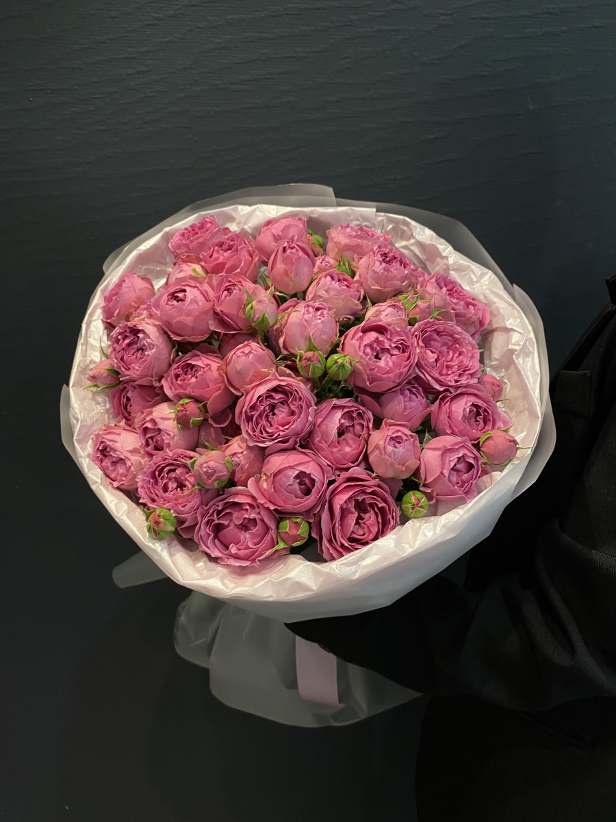 Букет из 11 кустовых роз сорта Мисти Баблз(Misty Bubbles)