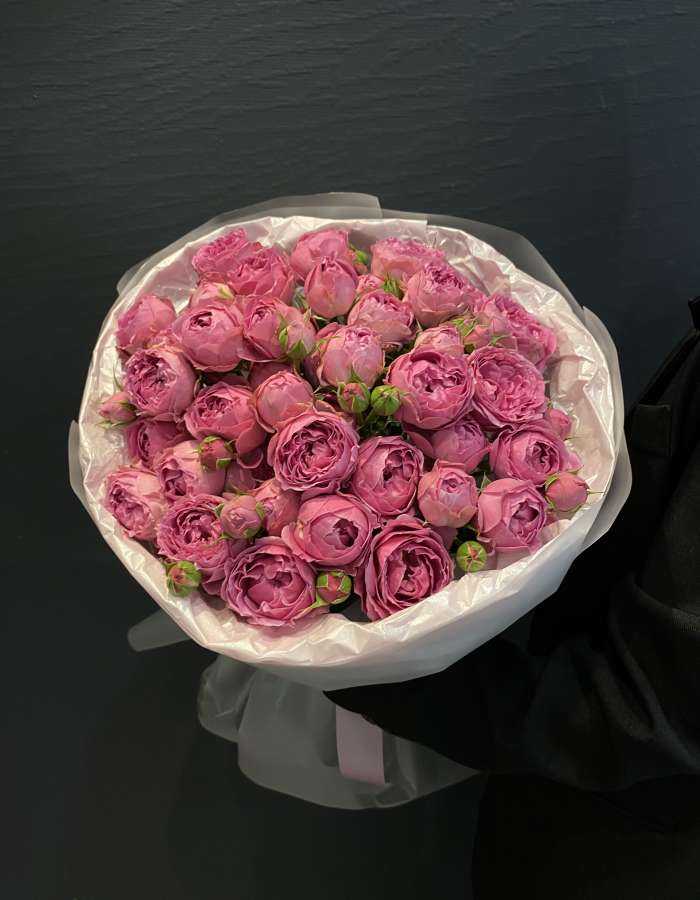 Букет из 11 кустовых роз сорта Мисти Баблз(Misty Bubbles)