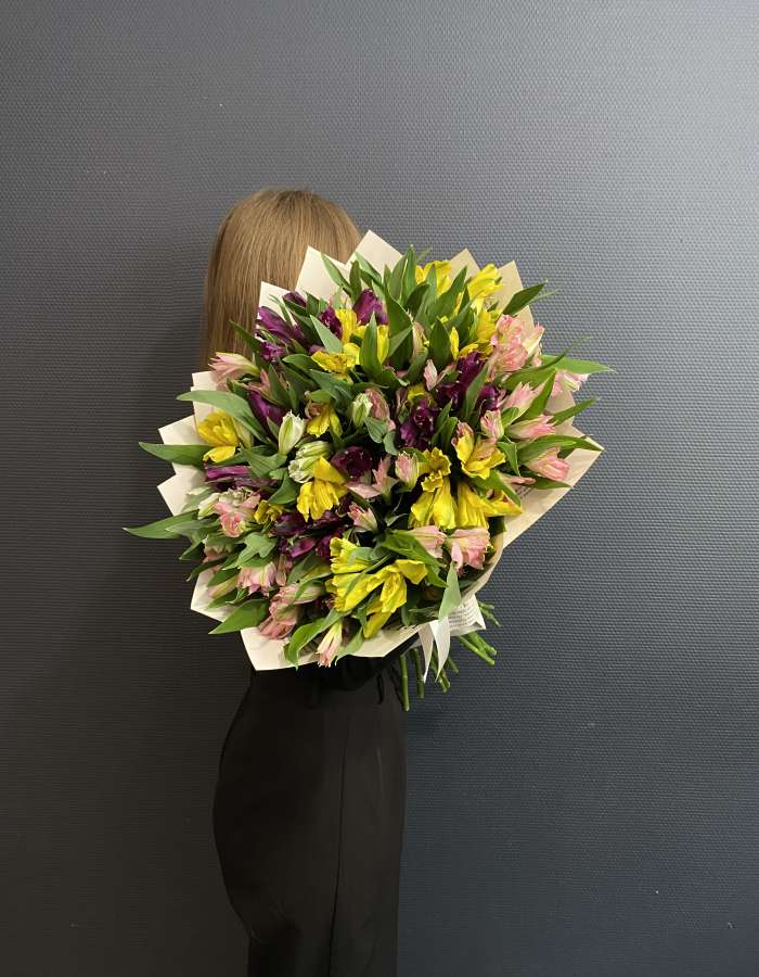 Букет из альстромерий "Разноцветный ворох"