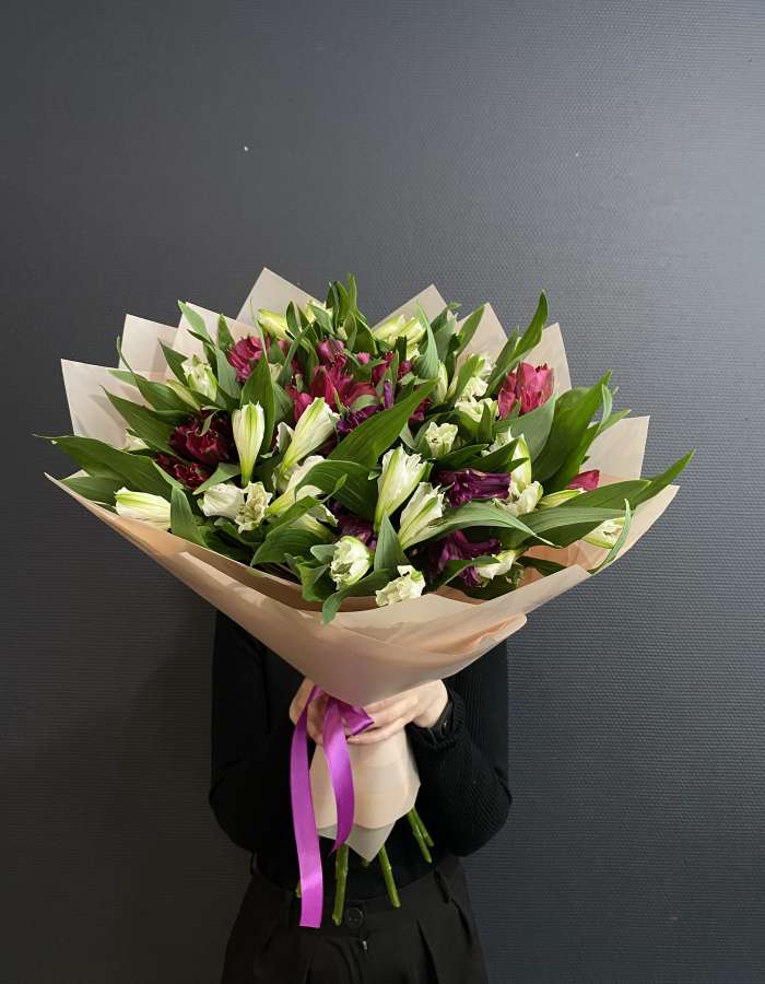 Букет из 15 альстромерий