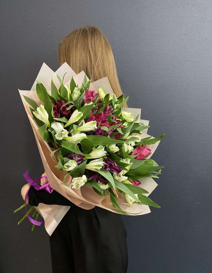 Букет из 15 альстромерий