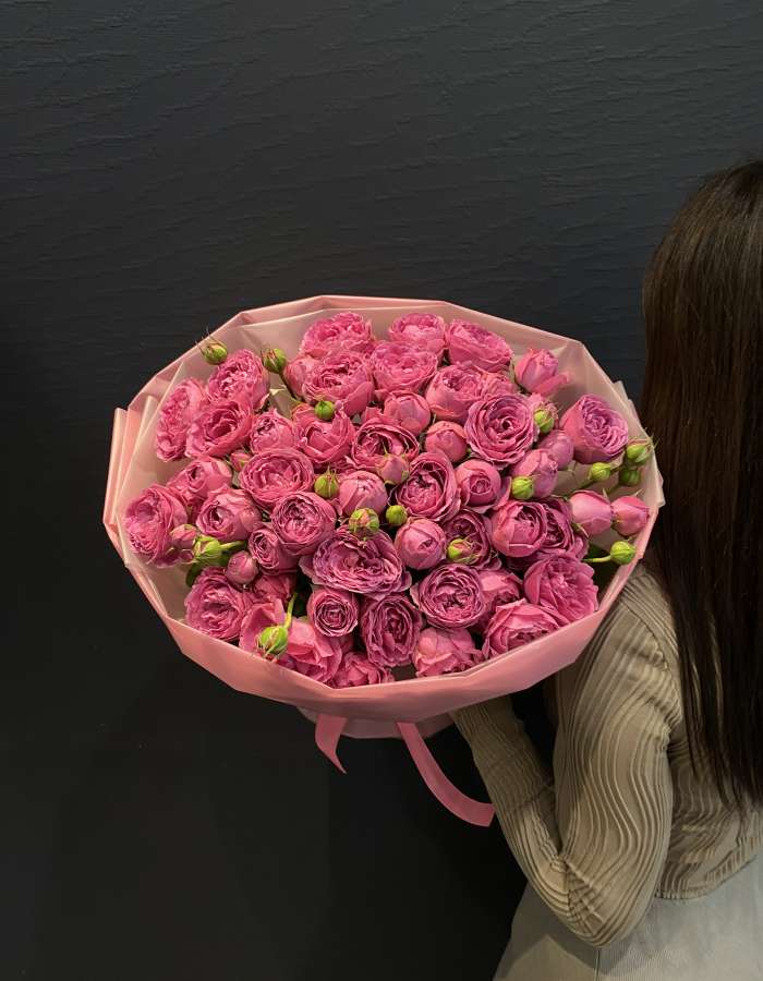 Букет из 15 кустовых роз сорта Мисти Баблз(Misty Bubbles)