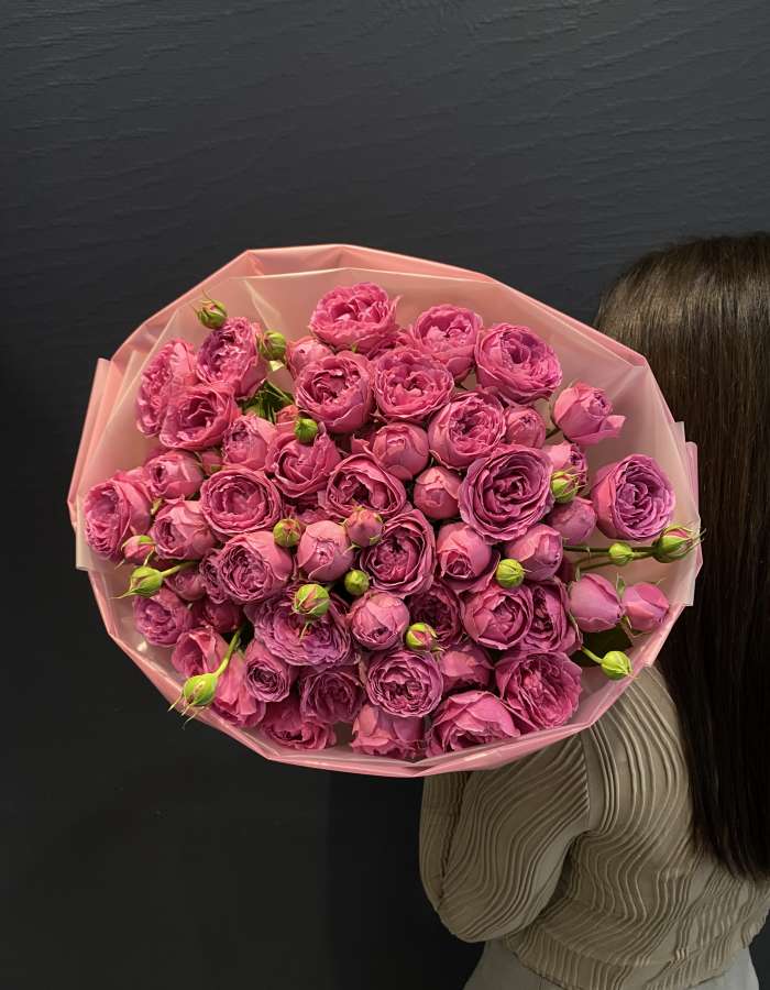 Букет из 15 кустовых роз сорта Мисти Баблз(Misty Bubbles)