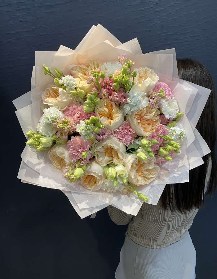 Букет из роз сорта Вики Гарден(Vicky Garden) "Чародейка"