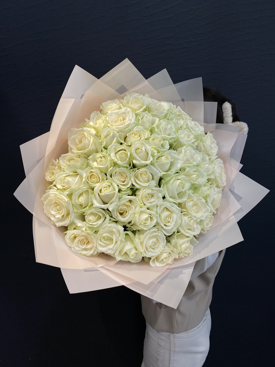 Букет из 51 белой розы сорта Аваланж(Avalanche)