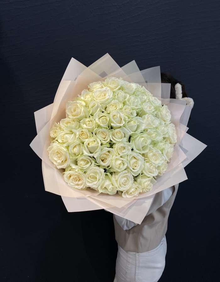 Букет из 51 белой розы сорта Аваланж(Avalanche)