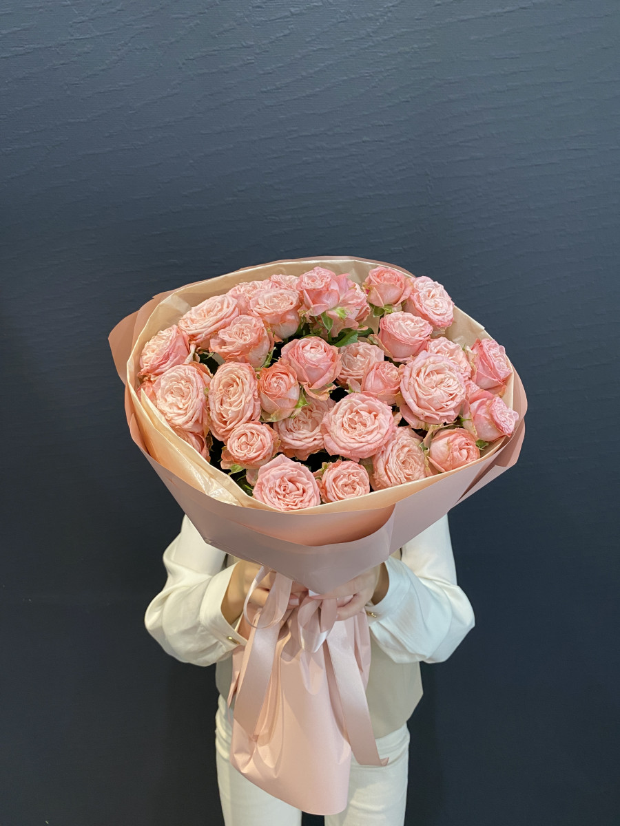 Букет из 9 кустовых роз сорта Мадам Бомбастик(Madam Bombastic)