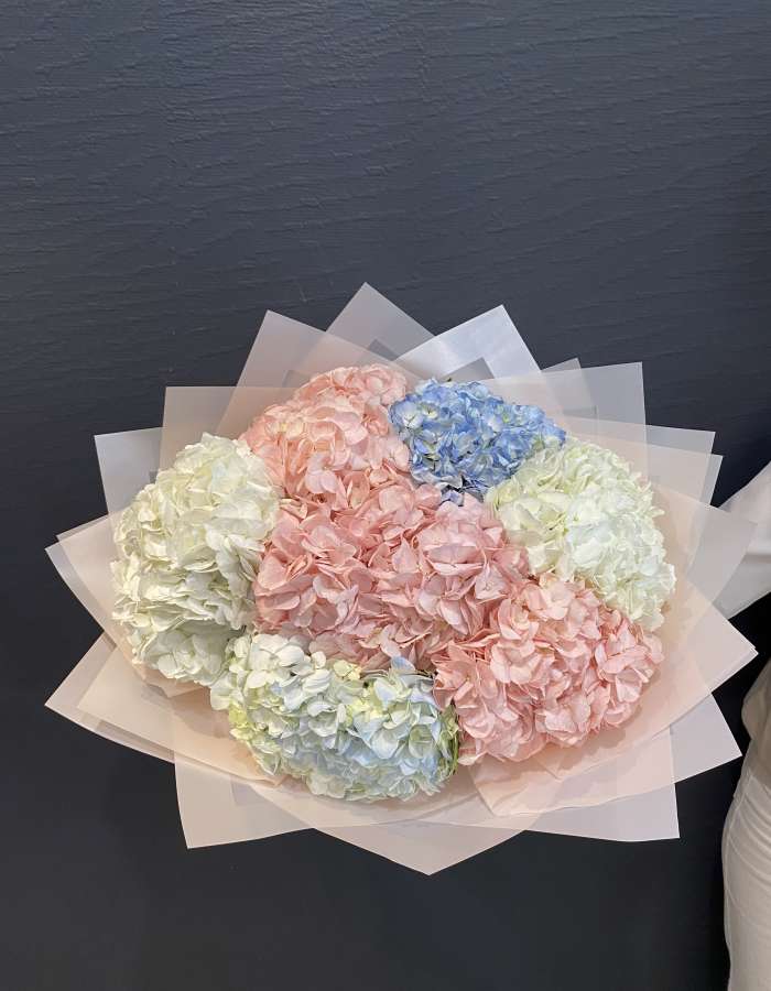 Букет из 7 гортензий