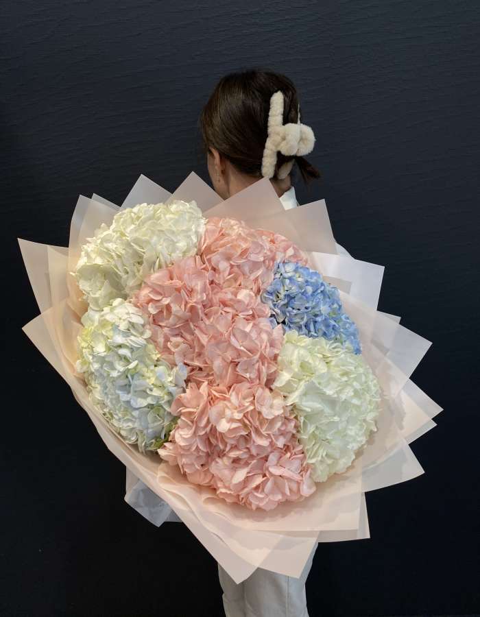 Букет из 7 гортензий