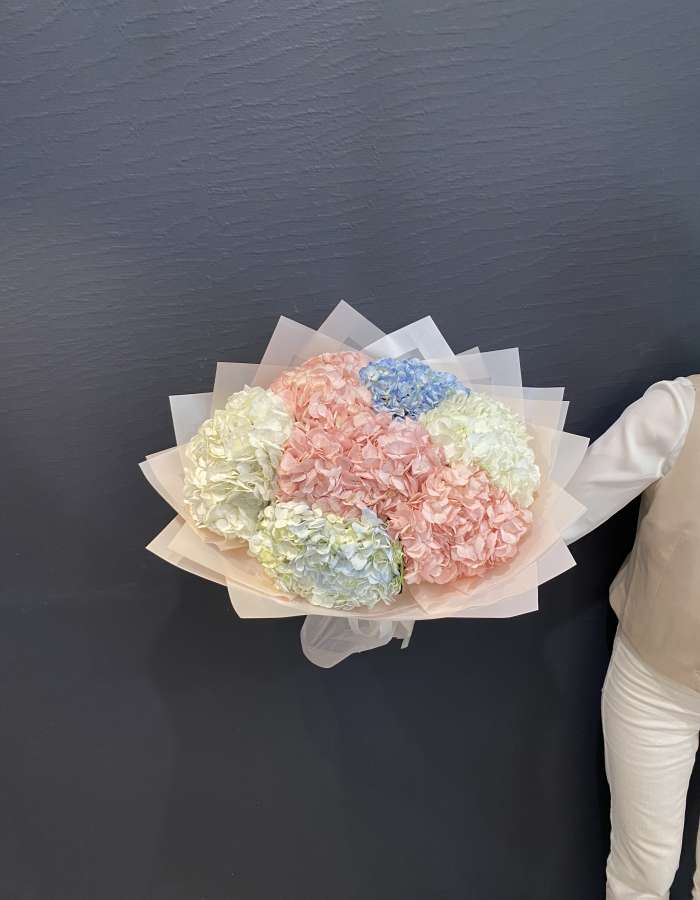 Букет из 7 гортензий