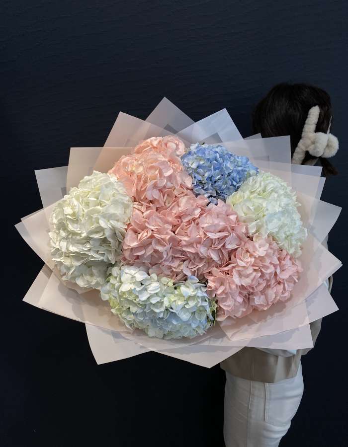 Букет из 7 гортензий