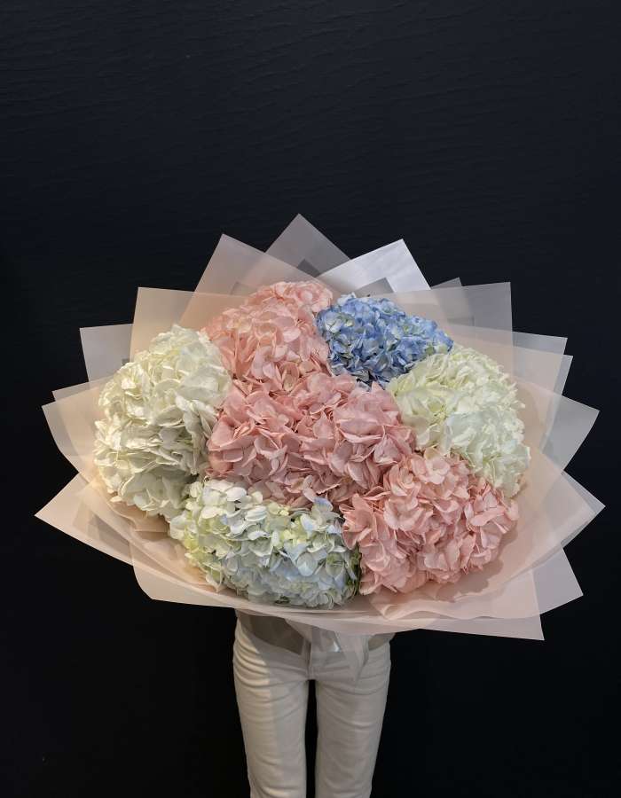 Букет из 7 гортензий