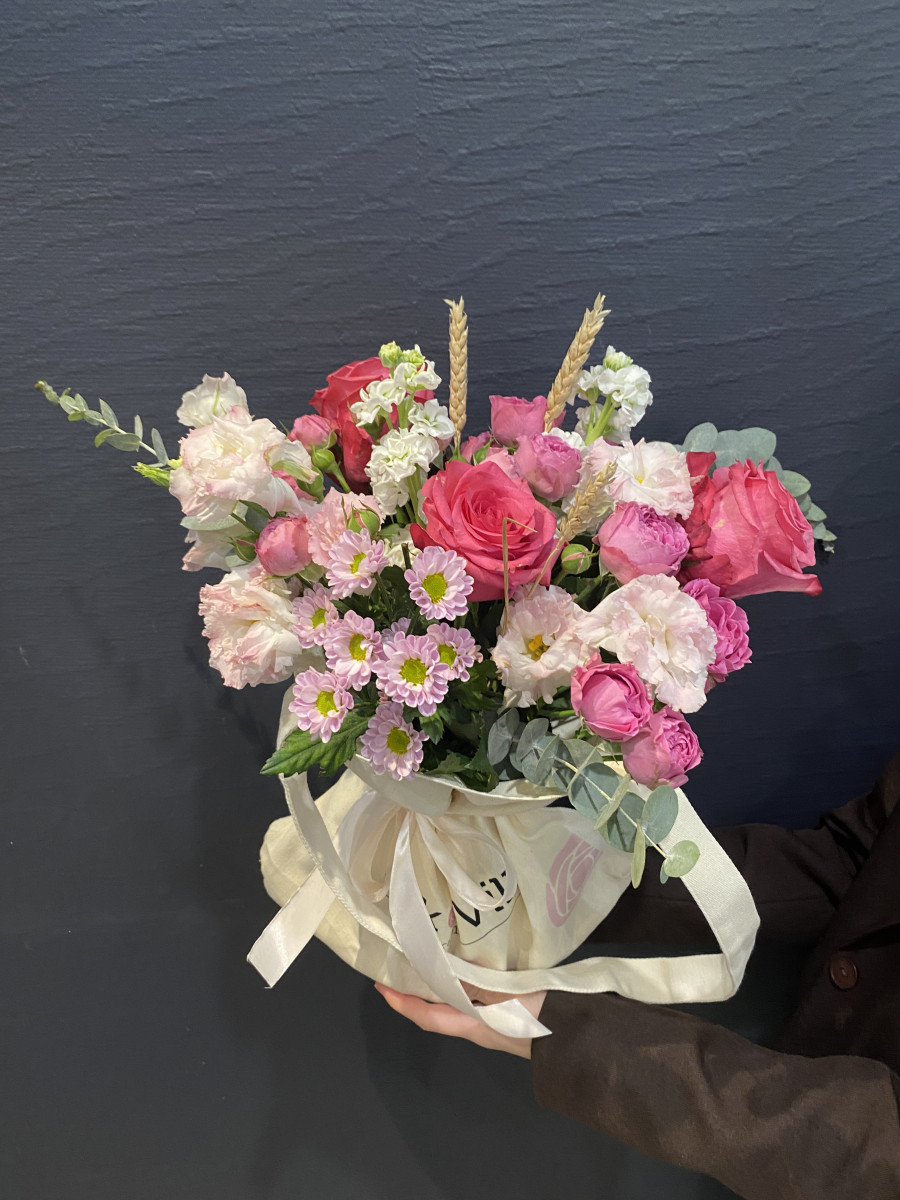 Шоппер с эустомой и розой сорта Лола(Lola) "Ариадна"