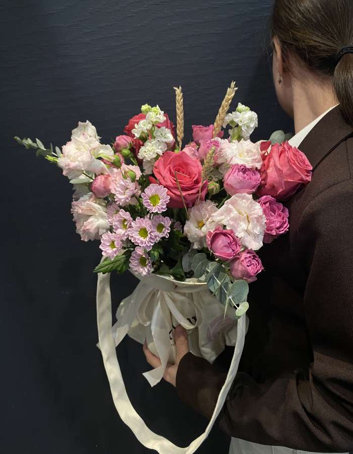 Шоппер с эустомой и розой сорта Лола(Lola) "Ариадна"