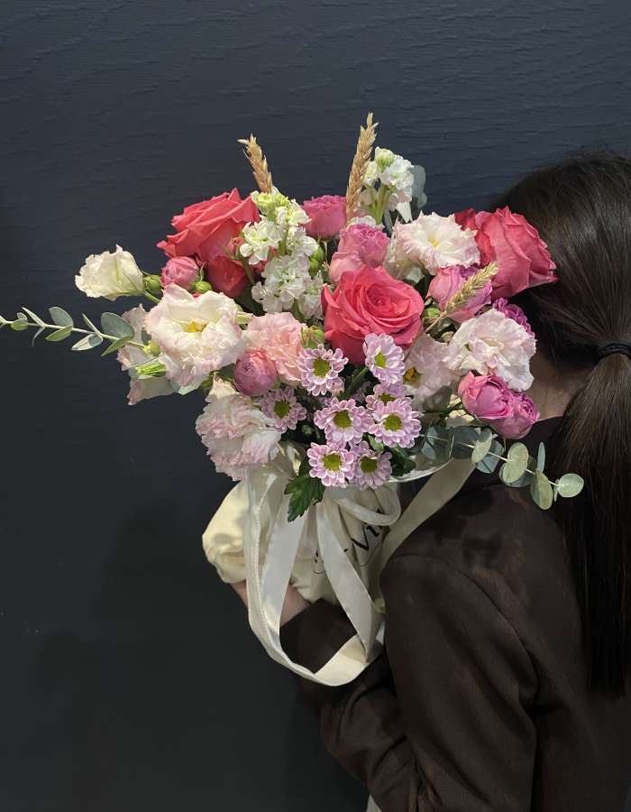 Шоппер с эустомой и розой сорта Лола(Lola) "Ариадна"