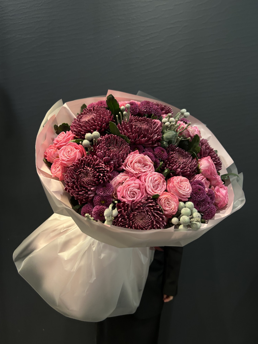 Букет из хризантем Бигуди(Bigoudi) и кустовых роз "Коктейль"