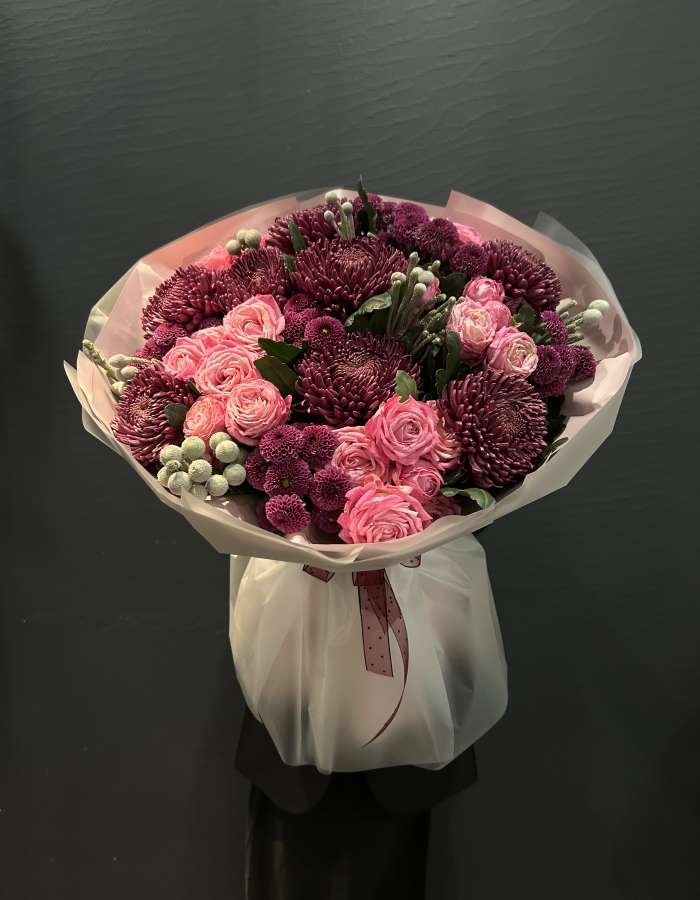 Букет из хризантем Бигуди(Bigoudi) и кустовых роз "Коктейль"