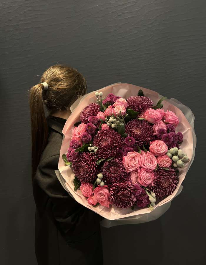 Букет из хризантем Бигуди(Bigoudi) и кустовых роз "Коктейль"