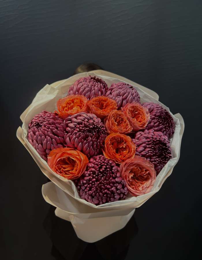 Букет из роз и хризантем сорта Бигуди "Радость для Мамы"