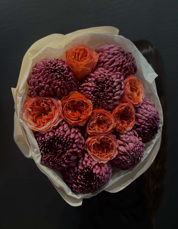 Букет из роз и хризантем сорта Бигуди "Радость для Мамы"