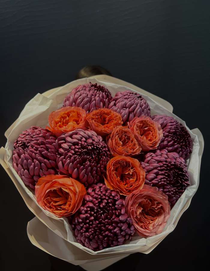 Букет из роз и хризантем сорта Бигуди "Радость для Мамы"