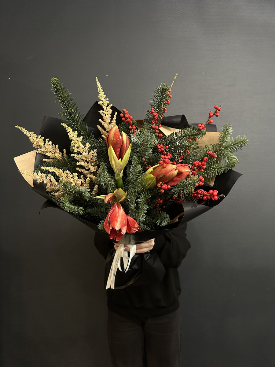 Букет из нобилиса и амарилисов "Новогоднее диво"