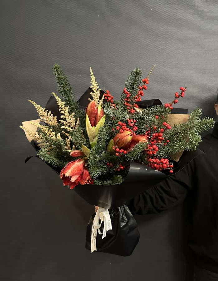 Букет из нобилиса и амарилисов "Новогоднее диво"