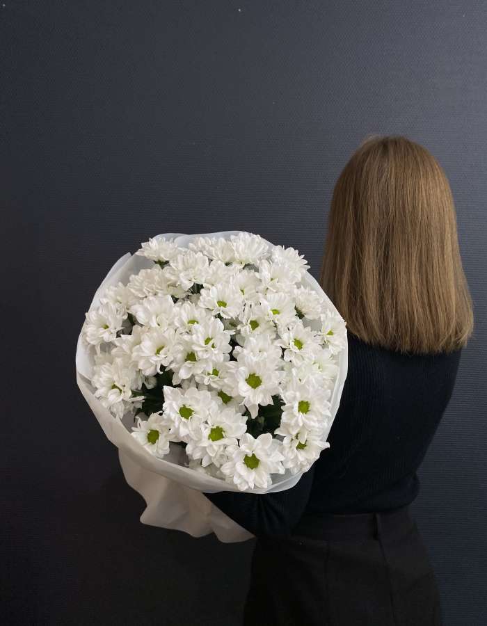 Букет из белых хризантем сорта Чик(Chic) "Новый Рассвет"