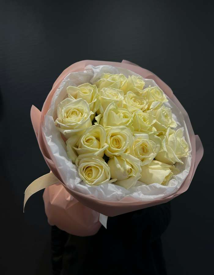 Букет из белых роз сорта Аваланж(Avalanche) "Чистая любовь"