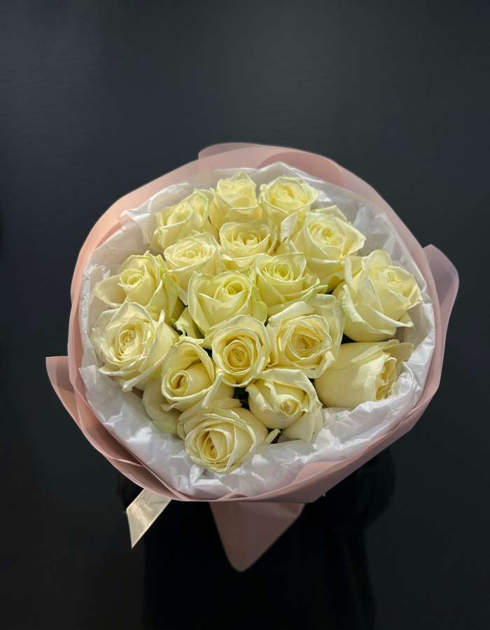 Букет из белых роз сорта Аваланж(Avalanche) "Чистая любовь"