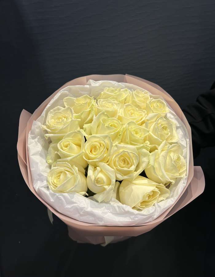 Букет из белых роз сорта Аваланж(Avalanche) "Чистая любовь"