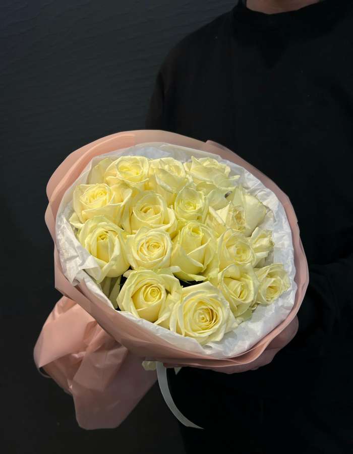 Букет из белых роз сорта Аваланж(Avalanche) "Чистая любовь"