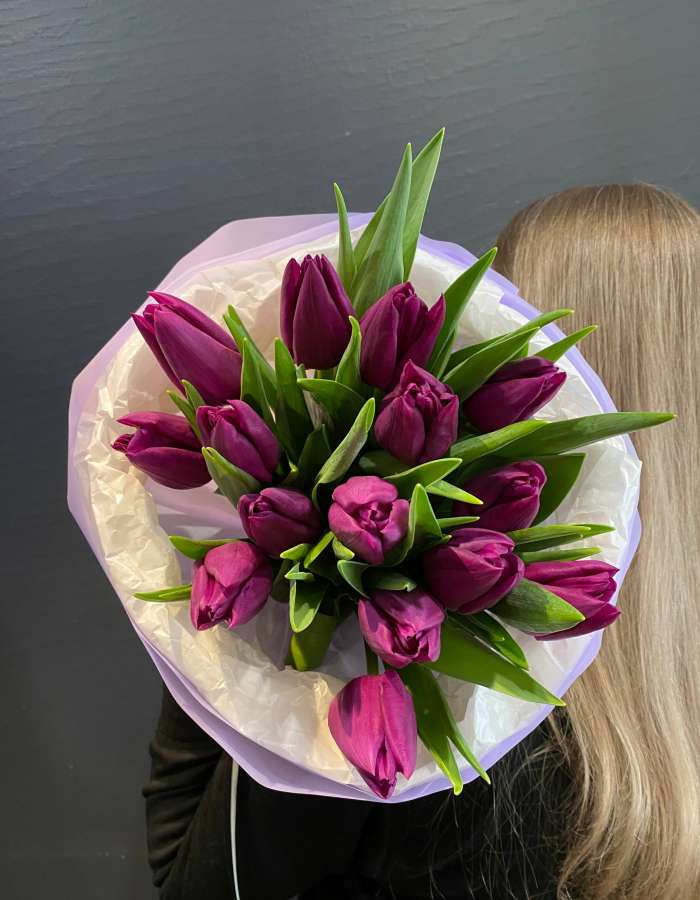 Букет из тюльпанов сорта Лэптоп "Сумеречный сад"