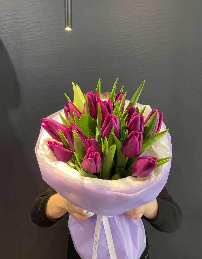 Букет из тюльпанов сорта Лэптоп "Сумеречный сад"