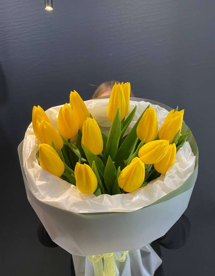 Букет из тюльпанов сорта Стронг Голд "Капли весны"