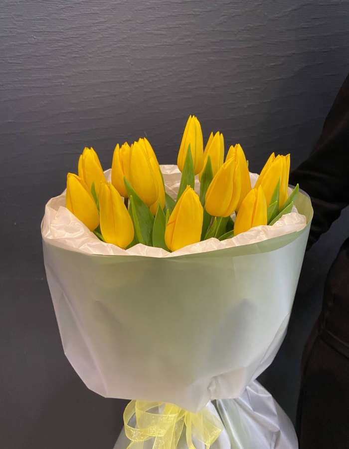 Букет из тюльпанов сорта Стронг Голд "Капли весны"