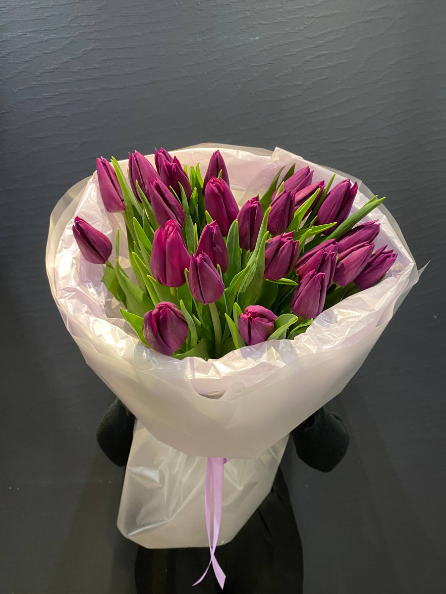 Букет из тюльпанов сорта Лэптоп "Сила страсти"