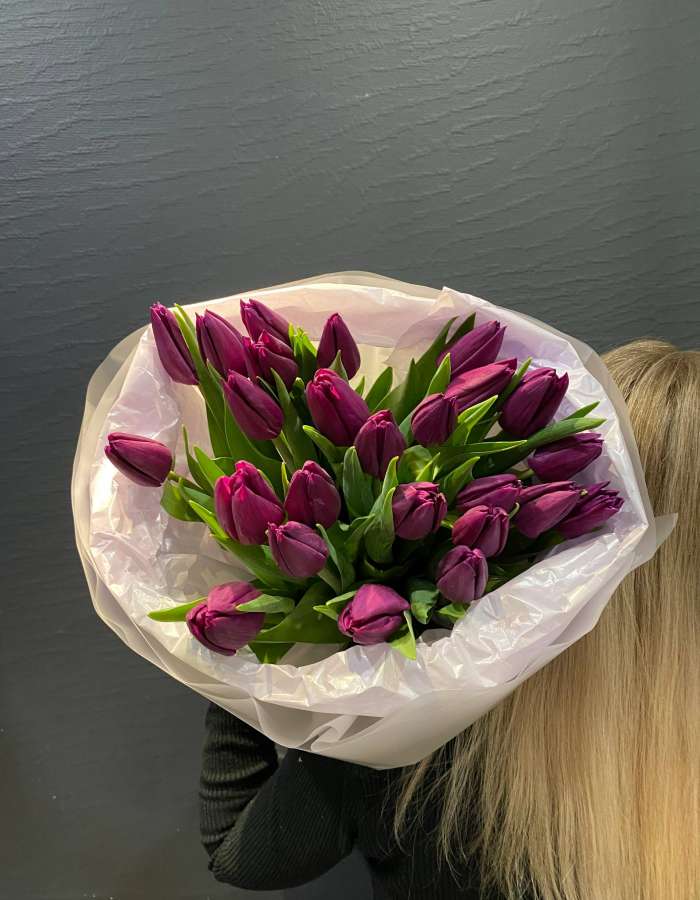 Букет из тюльпанов сорта Лэптоп "Сила страсти"