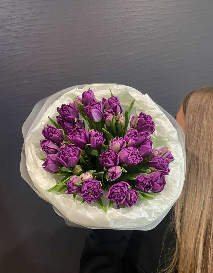 Букет из пионовидных тюльпанов  "Фиолетовый мир"