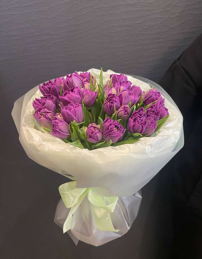 Букет из пионовидных тюльпанов  "Фиолетовый мир"