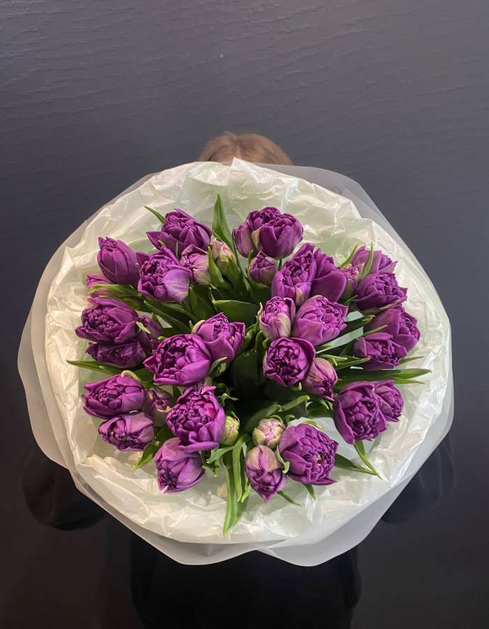 Букет из пионовидных тюльпанов  "Фиолетовый мир"