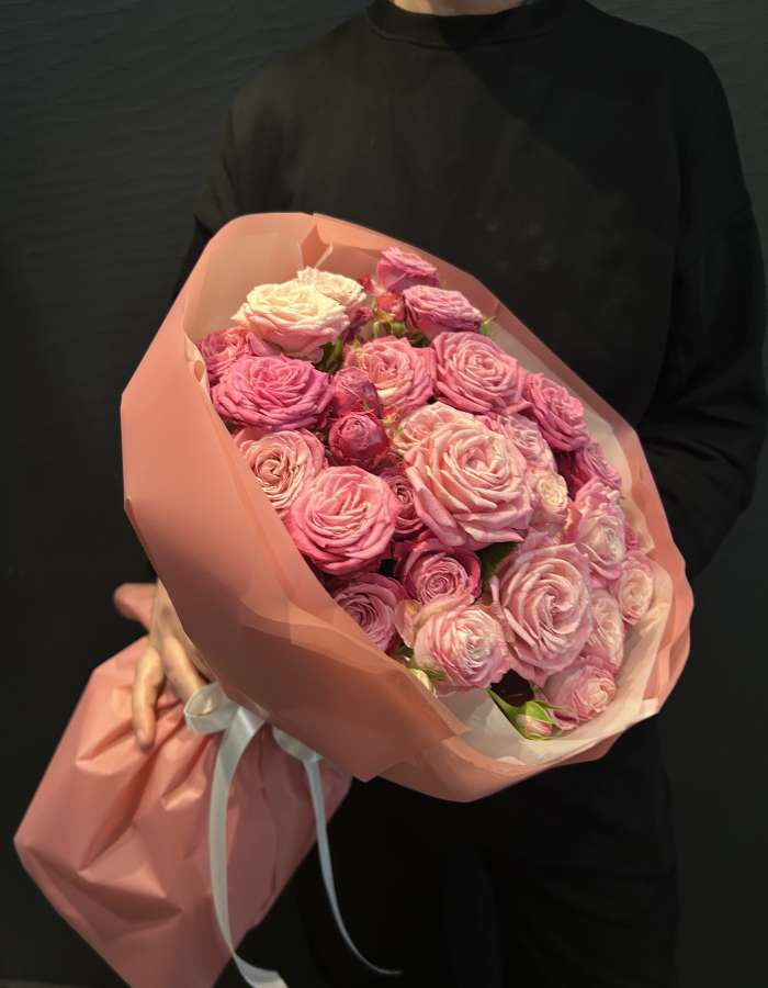 Букет из кустовых роз сорта Леди Бомбастик "Россыпь кораллов"