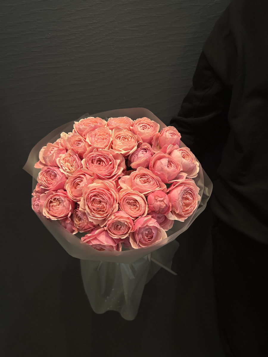 Букет из кустовых пионовидных роз "Непостижимость"